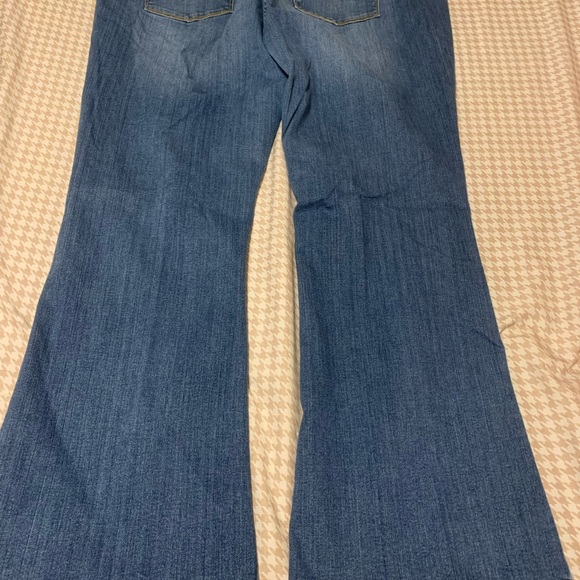 Arizona Jeans junior plus bootcut jeans. Size 24 Junior Plus. Like new. - Picture 3 of 5